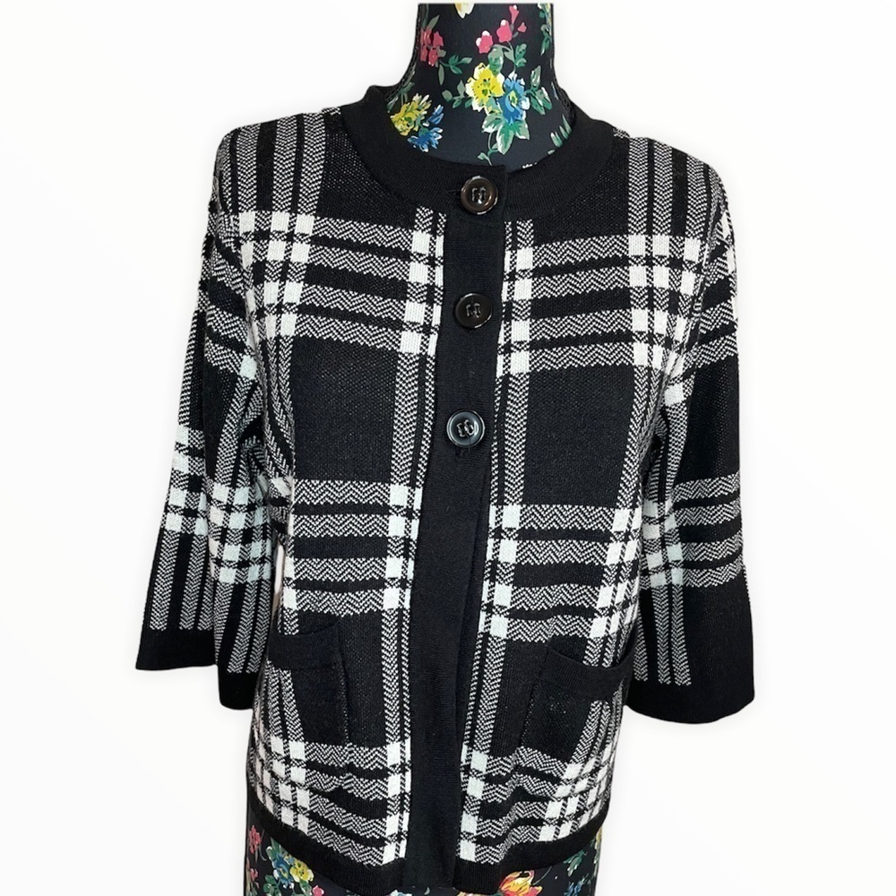 Designers originals cardigan sweater black and white Plaid elegant